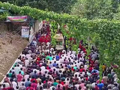 കണ്ണൂർ ജനസാഗരമായി... വിനോദിനിക്ക് കരുത്തേകി മുഖ്യമന്ത്രിയും ഭാര്യയും, പിറന്ന നാട്ടിൽ നിന്നും കരളുരുകും നോവോടെ അന്ത്യ യാത്ര