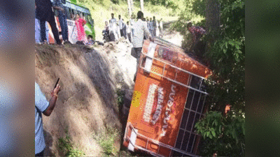 Bus Accident: ओवरलोड बस खाई में गिरी, 1 की मौत 67 घायल, उधमपुर में दर्दनाक हादसे के बाद हड़कंप