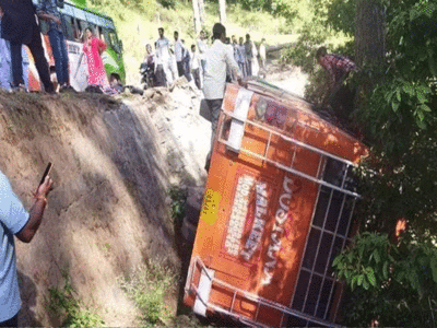 Bus Accident: ओवरलोड बस खाई में गिरी, 1 की मौत 67 घायल, उधमपुर में दर्दनाक हादसे के बाद हड़कंप