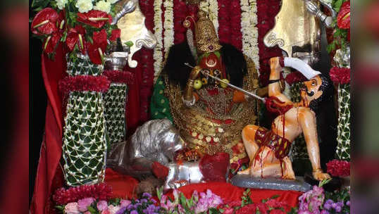 तुळजाभवानी देवीची महिषासुर मर्दिनी अलंकार महापूजा, पाहा फोटो