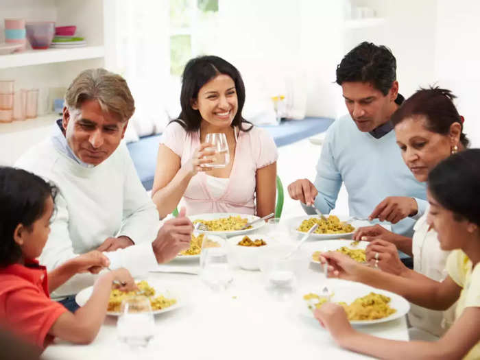 eating with family is beneficial for children