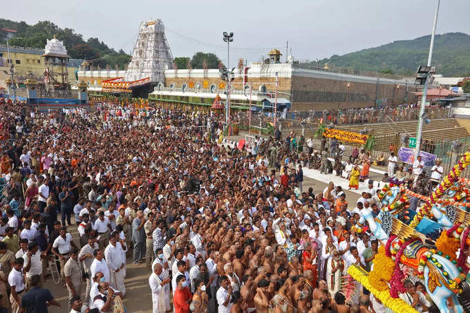 తిరుమలలో వేడుకగా రథోత్సవం.. భారీగా తరలి వచ్చిన భక్తులు