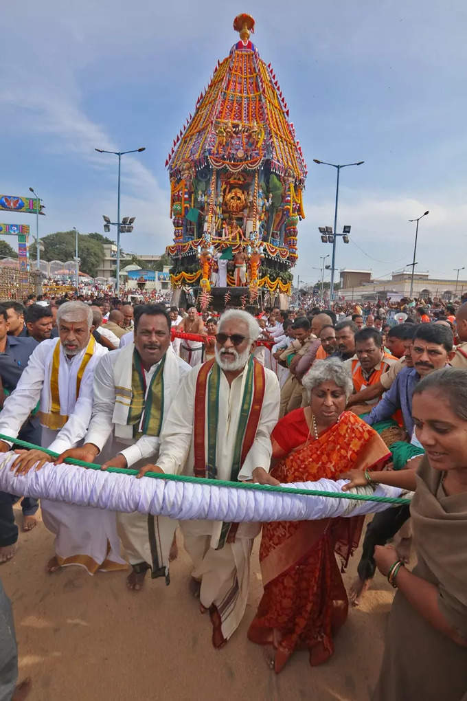 తిరుమలలో వేడుకగా రథోత్సవం.. భారీగా తరలి వచ్చిన భక్తులు