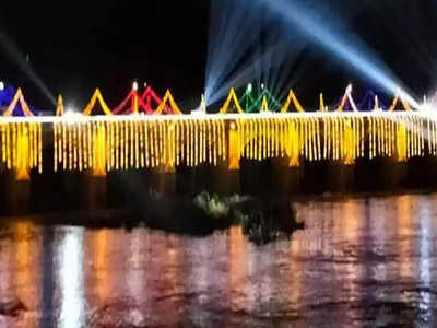 Shivamogga Dasara | ಶಿವಮೊಗ್ಗ ದಸರಾ ಸಂಭ್ರಮ: ಮಳೆಯ ನಡುವೆ ತುಂಗಾ ಆರತಿ