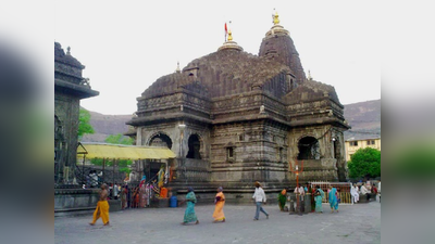 अखेर त्र्यंबक मंदिराचा दक्षिण दरवाजा उघडला