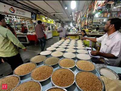 Essential Food Items Price: భారీగా తగ్గిన నూనెలు, పప్పుల ధరలు.. వంటింట్లో సంబరాలు షురూ..