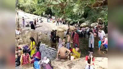 கும்பக்கரை அருவியை சூழ்ந்த சுற்றுலா பயணிகள் - தொடர் விடுமுறையால் கொண்டாட்டம்