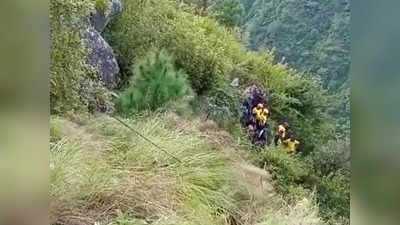 Pauri Bus accident: दूल्हे की कार के आगे सांप आया, बचाने में लगाया ब्रेक, ओवरटेक कर बस खाई में गिरी...चालक ने बयां किया मंजर