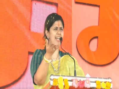 Pankaja Munde: सावरगावात पंकजांचा सारवासारव मेळावा, कालपर्यंत मोदींना आव्हानाची भाषा, आज नरमाईची भूमिका