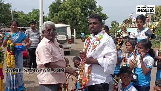 சிலம்ப போட்டியில் தட்டி தூக்கிய மாணவ, மாணவிகள்;  உற்சாக வரவேற்பு!