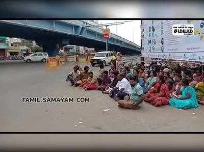 மாநகராட்சி அதிகாரி மீது நடவடிக்கை எடுக்க கோரி தூய்மை பணியாளர்கள் சாலை மறியல்!