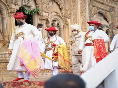 शाही पोशाक, हाथ में तलवार... कुलदेवता के दरबार में यूं पहुंचे ज्योतिरादित्य सिंधिया, महाराजा के दौर की याद दिलाती हैं तस्वीरें