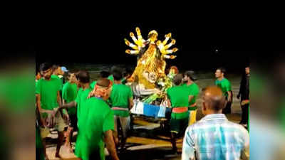 Durga Visarjan 2022: হলদিয়ার সপ্তপর্ণী ঘাটে রাতভর চলল প্রতিমা নিরঞ্জন, উপচে পড়া ভিড় দর্শনার্থীদের