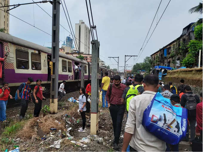 सीएसएमटी आणि भायखळादरम्यान तांत्रिक बिघाड, अनेक गाड्या मध्येच रद्द केल्या