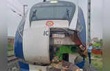 Vande Bharat Train News: भैंस से टकराई गांधीनगर-मुंबई वंदे भारत एक्सप्रेस, देखिए तस्वीरें