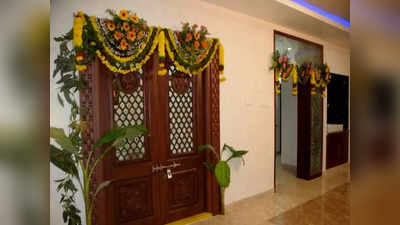 Main Door Vastu Tips మెయిన్ గేటు దగ్గర ఇవి ఉంటే ఖర్చులు విపరీతంగా పెరుగుతాయట...! 