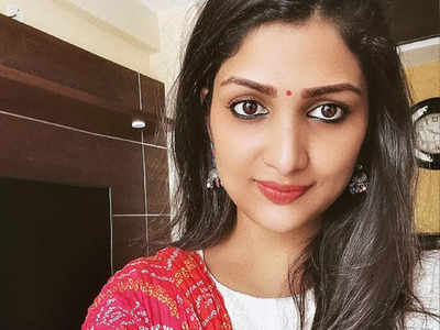 TV Actress Dhivya: கர்ப்பிணியான என்னை கணவர் அடித்ததில் ப்ளீடிங் ஆகிறது... செல்லம்மா சீரியல் நடிகர் மீது நடிகை கண்ணீர் புகார்!