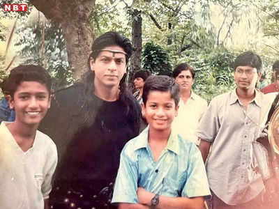 शाहरुख खान के बाईं तरफ खड़ा ये बच्चा आज है बॉलीवुड का बड़ा स्टार, आपने पहचाना क्या?