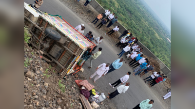 २५ वारकऱ्यांना घेऊन आळंदीला जाणारी पिकअप उलटली, पुण्यात मोठा अपघात