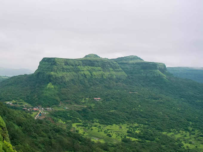 ట్రింగల్వాడి కోట..​