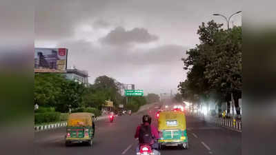 UP Weather Today: लखनऊ में बादल के साथ रिमझिम फुहारें, उत्तराखंड में रेड अलर्ट... जानिए आज मौसम का हाल