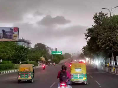 UP Weather Today: लखनऊ में बादल के साथ रिमझिम फुहारें, उत्तराखंड में रेड अलर्ट... जानिए आज मौसम का हाल