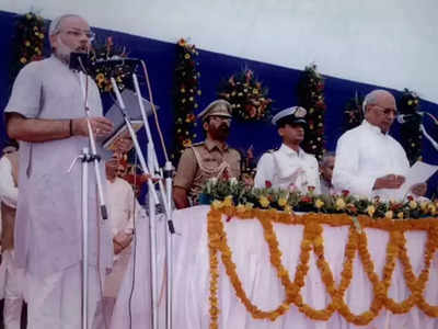 PM Narendra Modi: सोशल मीडियावर का व्हायरल होतोय पंतप्रधान मोदींचा २१ वर्षांपूर्वीचा फोटो?