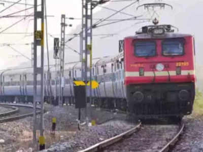 Train News: इस बार धूमधाम से अपने घर मनाएं दिवाली-छठ, रेलवे ने चलाई हैं 44 जोड़ी पूजा स्पेशल ट्रेन, देखिए लिस्ट