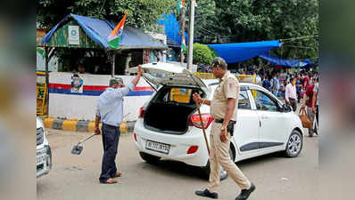 Sarojini Nagar Market: लोगों को रास नहीं आ रही सरोजिनी नगर मल्टीलेवल पार्किंग, गाड़ी पार्क करने में लगता है काफी समय