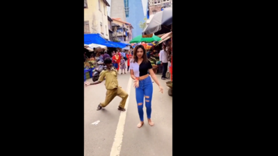 Viral Dance video: பெண்ணுடன் குத்தாட்டம் போட்ட ஆட்டோ டிரைவர்