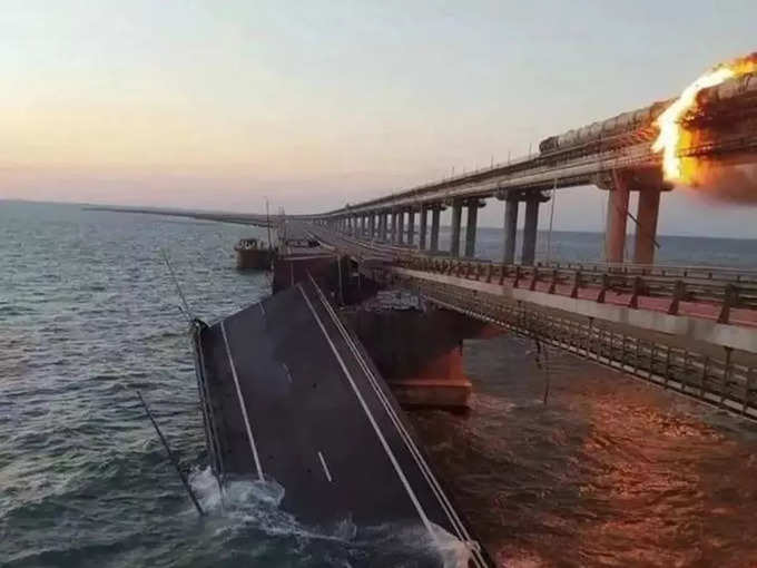 Explosion hits bridge connecting russia and crimea.(photo_@Podolyak_M).