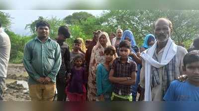 Hamirpur News : सड़क के लिए हमीरपुर का ये गांव हुआ लामबंद, ग्रामीणों ने शुरू किया धरना प्रदर्शन