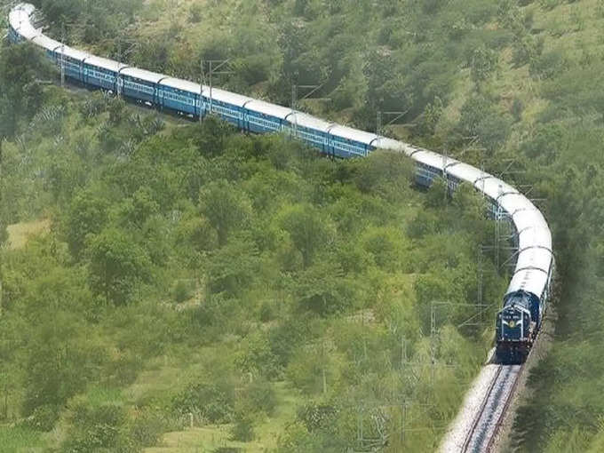 ​सबसे लंबे ट्रेन रूट का खिताब विवेक एक्‍सप्रेस के नाम -