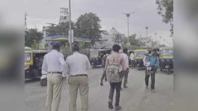 Solapur : भर रस्त्यात वाहतूक पोलिसांची वसुली, थेट डीसीपींनाच आले व्हायरल व्हिडिओ अन्...