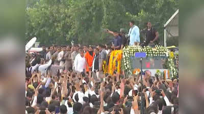 Mulayam Singh Yadav Funeral: पंचतत्व में विलीन हुए नेताजी... नम आंखों के बीच मुलायम विदा