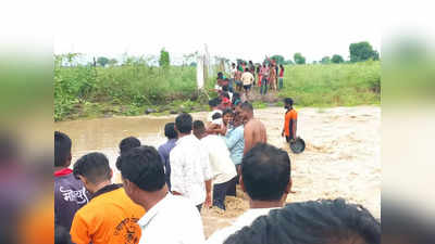 ढगफुटी सदृश्य पावसानंतर पाण्याच्या वेढ्यात अडकले ३० मुले; ग्रामस्थांनी जीवाची बाजी लावली अन्...