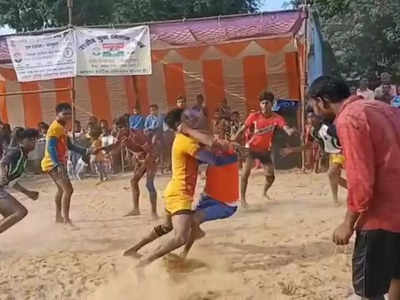 Chhattisgarh: कबड्डी के खेल में आ गई मौत, मैदान में पटखनी खाकर गिरा खिलाड़ी नहीं उठा