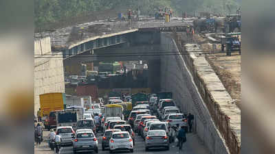 Delhi Traffic: दिसंबर तक झेलना पड़ेगा महारानी बाग के आस-पास जाम, बारिश ने और बढ़ाई मुसीबत