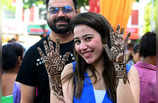 Karwa Chauth Mehndi Design: करवा चौथ के लिए अब तक मेहंदी नहीं लगवाई तो देख लीजिए दिल्ली-NCR में कौन-से मेहंदी डिजाइन हैं इस साल हिट