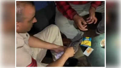 Betul : जुआरियों के साथ बैठकर जुआ खेल रहा था हेड कांस्‍टेबल, वीडियो हुआ वायरल