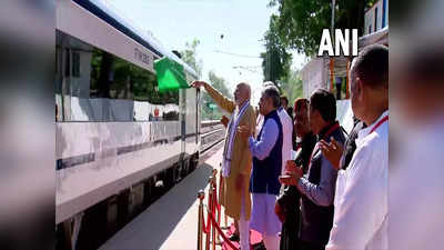 PM Modi in Himachal Pradesh: प्रधानमंत्री मोदी ने ऊना में वंदे भारत एक्सप्रेस को दिखाई हरी झंडी