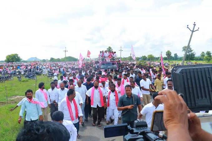 మునుగోడు ఉప ఎన్నిక.. భారీ ర్యాలీగా వెళ్లి నామినేషన్ దాఖలు చేసిన టీఆర్ఎస్ అభ్యర్థి