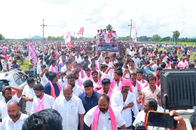 మునుగోడు ఉప ఎన్నిక.. భారీ ర్యాలీగా వెళ్లి నామినేషన్ దాఖలు చేసిన టీఆర్ఎస్ అభ్యర్థి