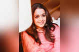 Bhavana: க்யூட் சிரிப்பால் மயக்கும் பாவனா: ஜொள்ளு விடும் பேன்ஸ்..!