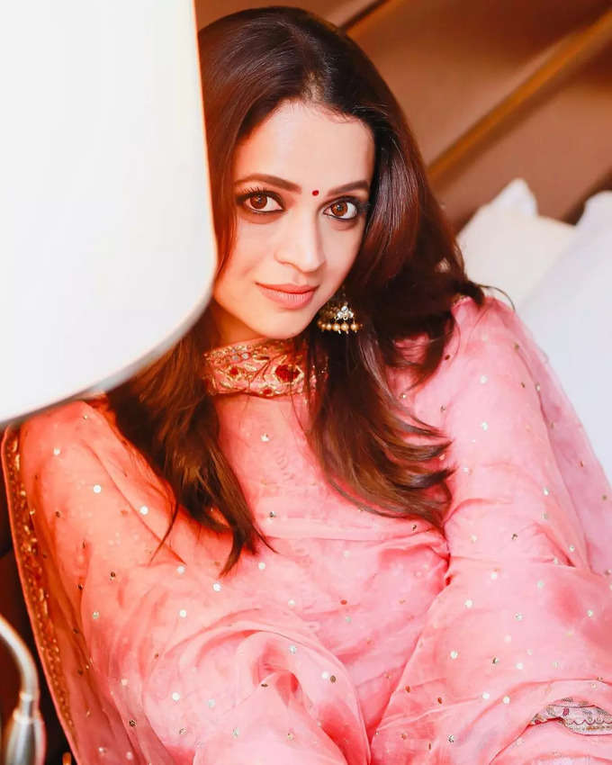 Bhavana: க்யூட் சிரிப்பால் மயக்கும் பாவனா: ஜொள்ளு விடும் பேன்ஸ்..!