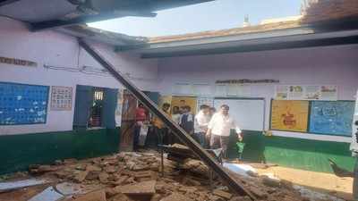 Aligarh News : भरभराकर गिरी स्कूल की छत, मलबे में दबकर 5 बच्चे घायल, सीएचसी में भर्ती