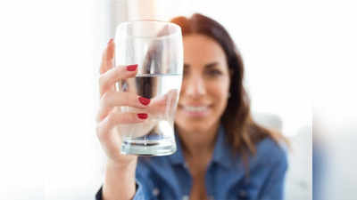 How much water to drink: शरीर की गंदगी निकालने के लिए 1 घंटे में कितना पानी पीना चाहिए? एक्सपर्ट्स ने बताया गजब फॉर्मूला