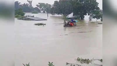Gonda Flood News : तरबगंज क्षेत्र में बारह फाटक बांध टूटने से तेज हुआ बाढ़ का कहर