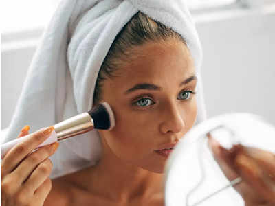 इन Makeup Brush से मिलेगा प्रिसाइज मेकअप एप्लीकेशन, फेस दिखेगा स्मूद, इवेन और फ्लाॅलेस