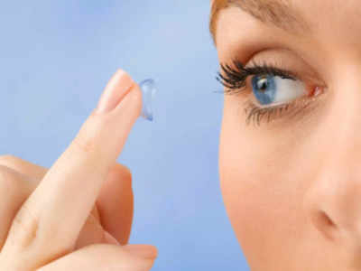 Contact Lens लगाते हैं तो गांठ बांध लें CDC की बताई ये 5 बातें, वरना हमेशा के लिए चली जाएगी आंखों की रोशनी